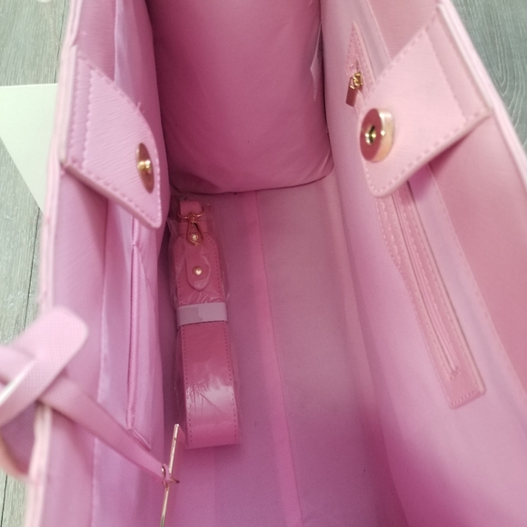 Trina Turk🦋 Butterfly Stripe Tote - Picture 8 of 14